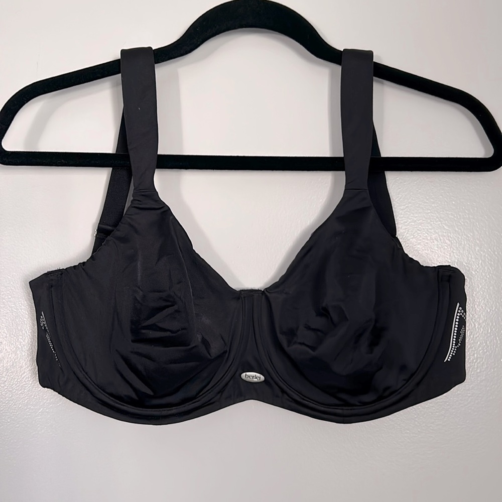 Berlei High Performance Convertible Underwire Sports Bra size 32F (UK size!)
